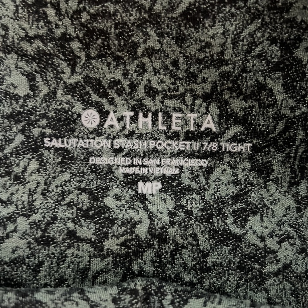 Athleta Salutation Stash Pocket II 7/8 Tight Green Leggings - Size Medium - Picture 4 of 7